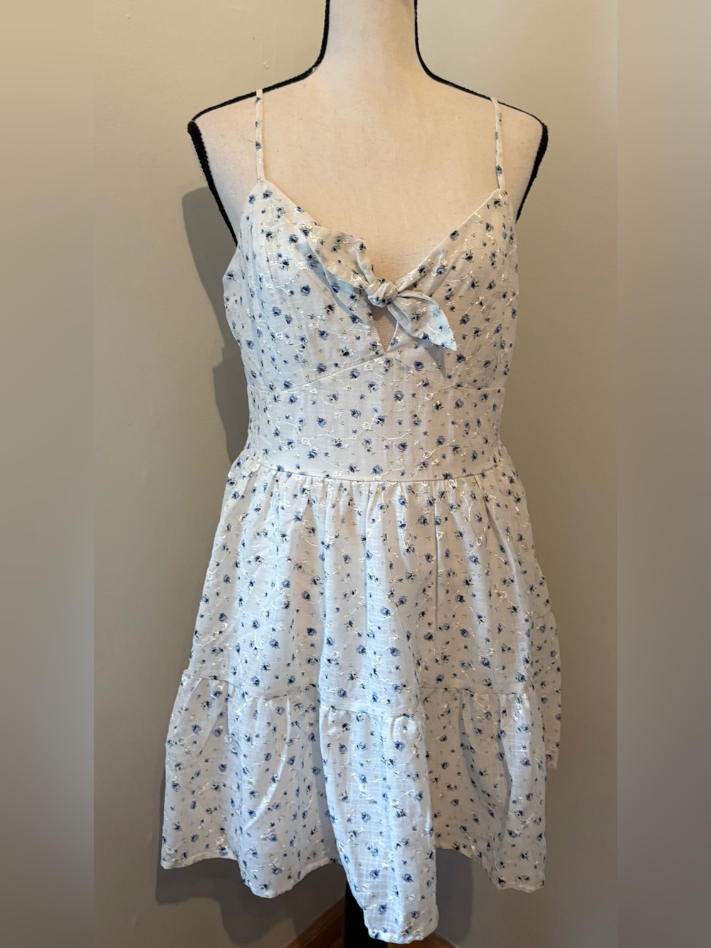 Blue & White Floral Tie Front Spaghetti Strap Dress Lined Women’s Size Medium - Picture 2 of 7